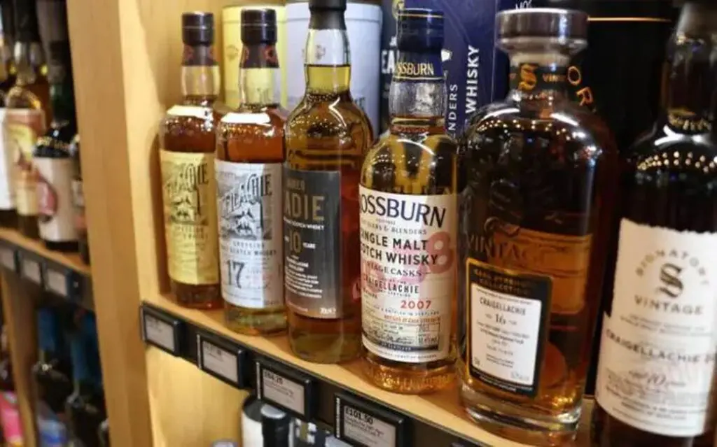Força-tarefa combate venda de bebidas adulteradas em Goiás