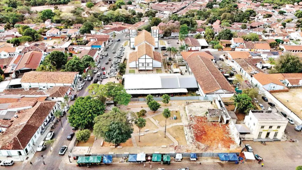 Demoli&ccedil;&atilde;o do Largo da Matriz em Piren&oacute;polis Gera A&ccedil;&atilde;o