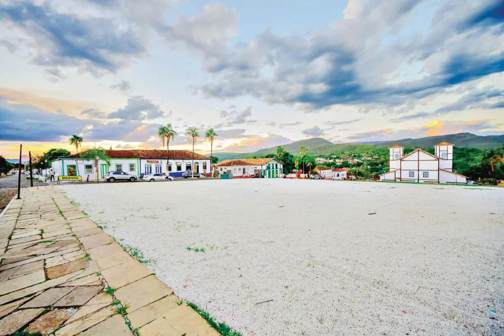 IPHAN Multa Prefeitura de Pirenópolis por Danos no Largo da Matriz