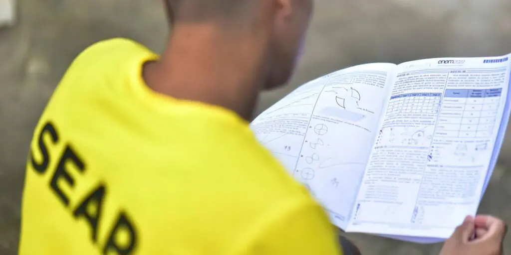 Goiás tem recorde de presos inscritos no Enem 2025