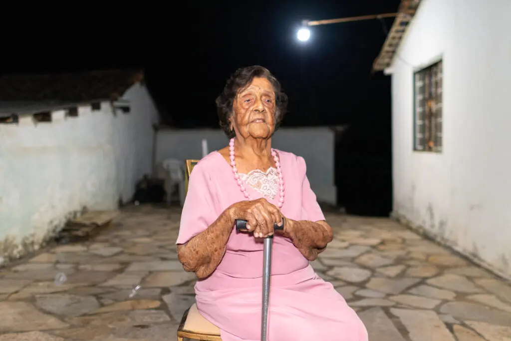 Dona Efigênia celebra 107 anos de vida e leveza em Pirenópolis