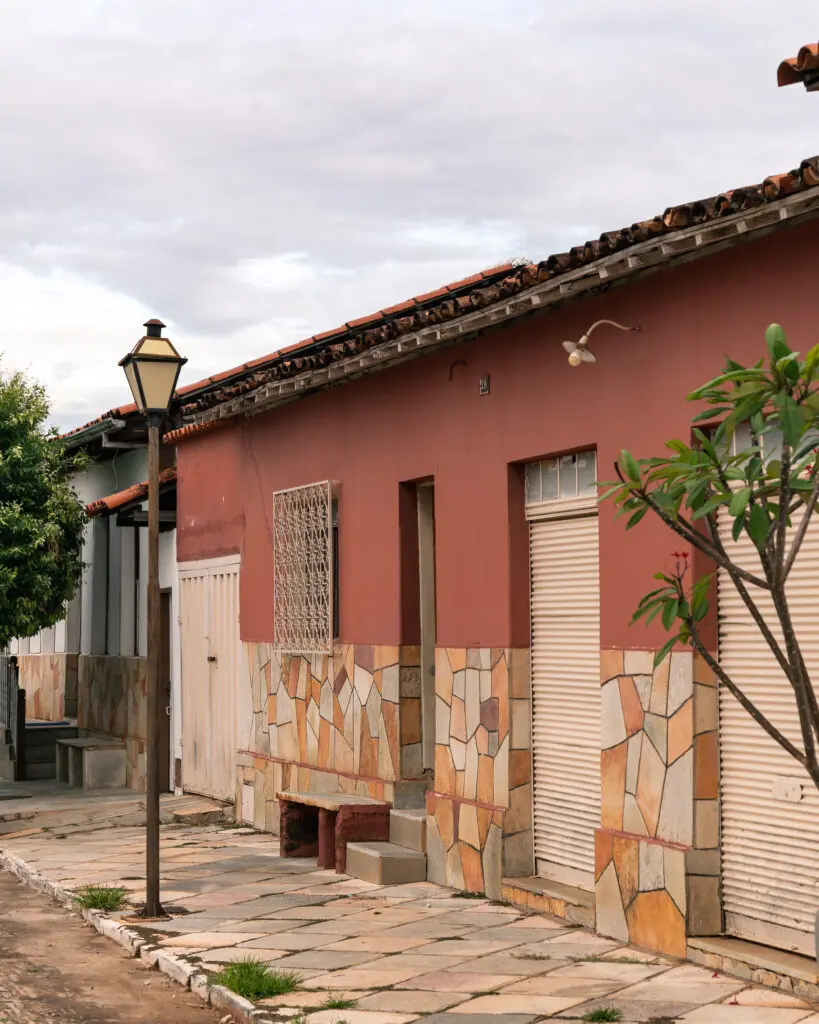Postes coloniais: A luz da história de Pirenópolis