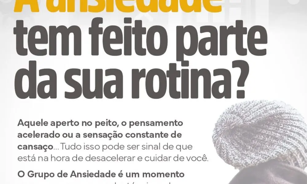 Prefeitura de Pirenópolis promove grupo de apoio à ansiedade Encontros incentivam o autocuidado e o equilíbrio emocional, com escuta, acolhimento e técnicas para cuidar da mente. Acolhimento e suporte emocional A ansiedade tem se tornado uma presença constante na rotina de muitas pessoas, especialmente em tempos de excesso de estímulos, pressa e desconexão com o próprio corpo. Pensando nisso, a Prefeitura de Pirenópolis, por meio da Secretaria Municipal Integrada de Saúde, Assistência Social, Esporte e Lazer (SISAE), criou um espaço dedicado à escuta, ao autocuidado e ao bem-estar mental: o Grupo de Ansiedade. O encontro será realizado no dia 11 de novembro, às 8h, na Unidade de Saúde da Família (USF) Meia Ponte, e é aberto à população. O objetivo é oferecer um ambiente acolhedor onde os participantes possam conversar, aprender técnicas de controle emocional e descobrir formas simples e práticas de cuidar da mente no dia a dia. Reconhecendo os sinais Segundo a equipe organizadora, sinais como aperto no peito, pensamento acelerado ou sensação constante de cansaço podem indicar que é hora de desacelerar. “Nem sempre dá pra controlar a mente, mas dá pra aprender a cuidar dela”, destaca a publicação oficial da Prefeitura nas redes sociais. Abordagem terapêutica O Grupo de Ansiedade foi pensado como um espaço terapêutico e educativo. Durante os encontros, profissionais de saúde mental orientam sobre técnicas de respiração, autopercepção e manejo da ansiedade, além de promover rodas de conversa que fortalecem o sentimento de pertencimento e apoio mútuo entre os participantes. Essas ações fazem parte de uma série de iniciativas da SISAE voltadas à promoção da saúde mental e do autocuidado, pilares fundamentais para uma vida equilibrada. A proposta é simples, mas poderosa: criar momentos em que as pessoas possam parar, respirar e se reconectar consigo mesmas. Contexto mundial e local De acordo com a Organização Mundial da Saúde (OMS), a ansiedade é um dos transtornos mentais mais comuns no mundo, afetando milhões de pessoas de todas as idades. No entanto, quando reconhecida e tratada com cuidado, ela pode ser gerenciada com sucesso por meio de apoio emocional, mudanças de hábitos e práticas de autoconhecimento. Em Pirenópolis, a iniciativa reforça a importância de falar sobre o tema com naturalidade e empatia. O Grupo de Ansiedade surge como um convite para desacelerar e olhar para dentro — um gesto de coragem e amor-próprio em meio à rotina corrida. Serviço completo Os encontros são gratuitos e voltados para toda a comunidade. Para participar, basta comparecer à USF Meia Ponte, no horário indicado. Não é necessário agendamento prévio. A mensagem principal do projeto é clara: cuidar da mente também é cuidar da vida. Respirar, conversar e se permitir sentir são passos essenciais para um cotidiano mais leve e saudável. 👉 Serviço: Grupo de Ansiedade – Prefeitura de Pirenópolis 📅 11 de novembro 🕗 8h 📍 USF Meia Ponte Realização: SISAE – Secretaria Municipal Integrada de Saúde, Assistência Social, Esporte e Lazer Prefeitura de Pirenópolis – Nosso Bem Maior