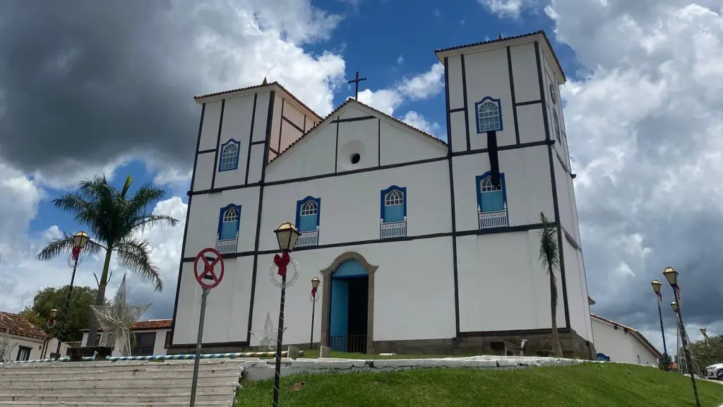 Igreja Matriz de Piren&oacute;polis faz &uacute;ltima homenagem ao bispo