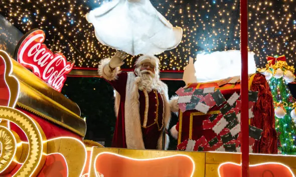 Caravana da Coca-Cola ilumina Pirenópolis e encanta o público
