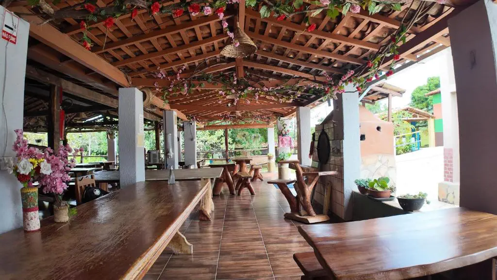 Águas Vivas Hotel Fazenda em Pirenópolis com lago e lazer