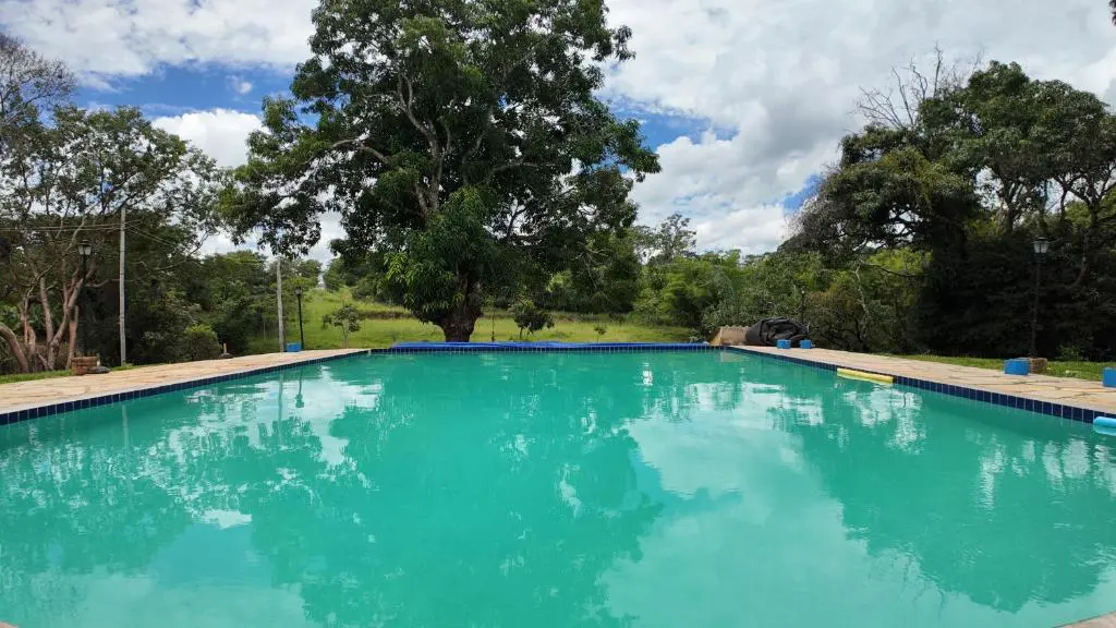 Águas Vivas Hotel Fazenda em Pirenópolis com lago e lazer