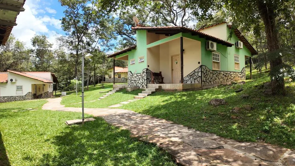Águas Vivas Hotel Fazenda em Pirenópolis com lago e lazer