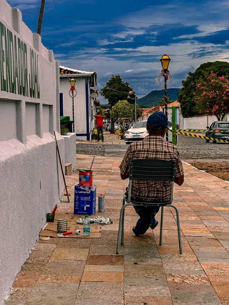 Enquanto a cidade cresce, alguém para por cinco minutos em Pirenópolis