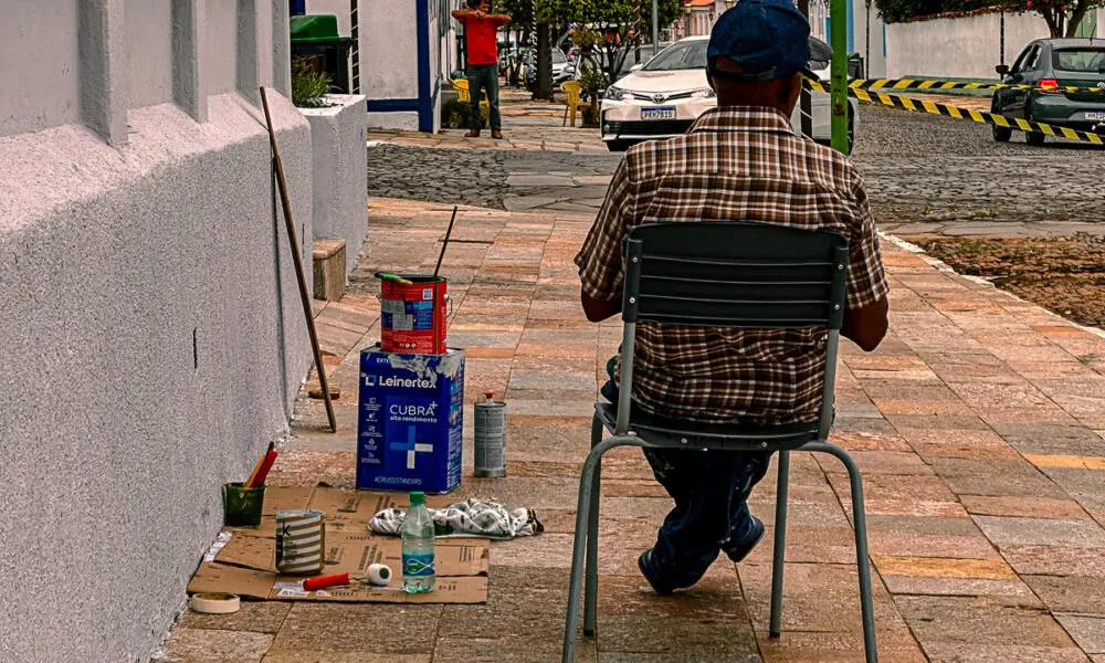 Enquanto a cidade cresce, alguém para por cinco minutos em Pirenópolis