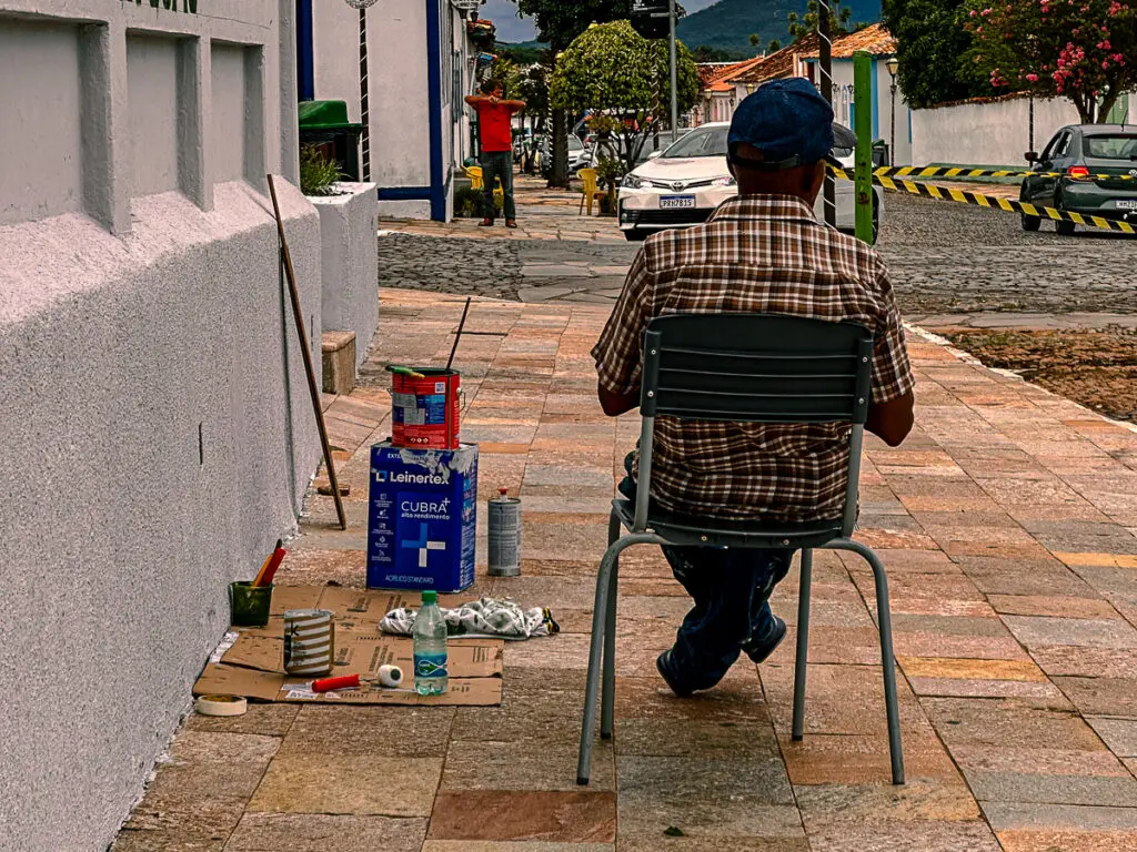 Enquanto a cidade cresce, alguém para por cinco minutos em Pirenópolis