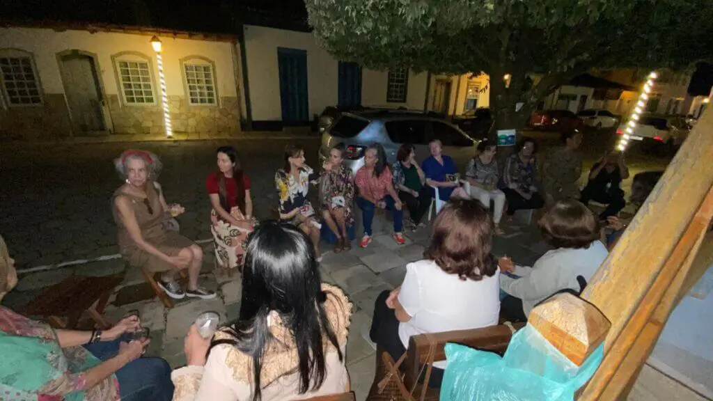 Prosa na Calçada fortalece vínculos entre mulheres em Pirenópolis