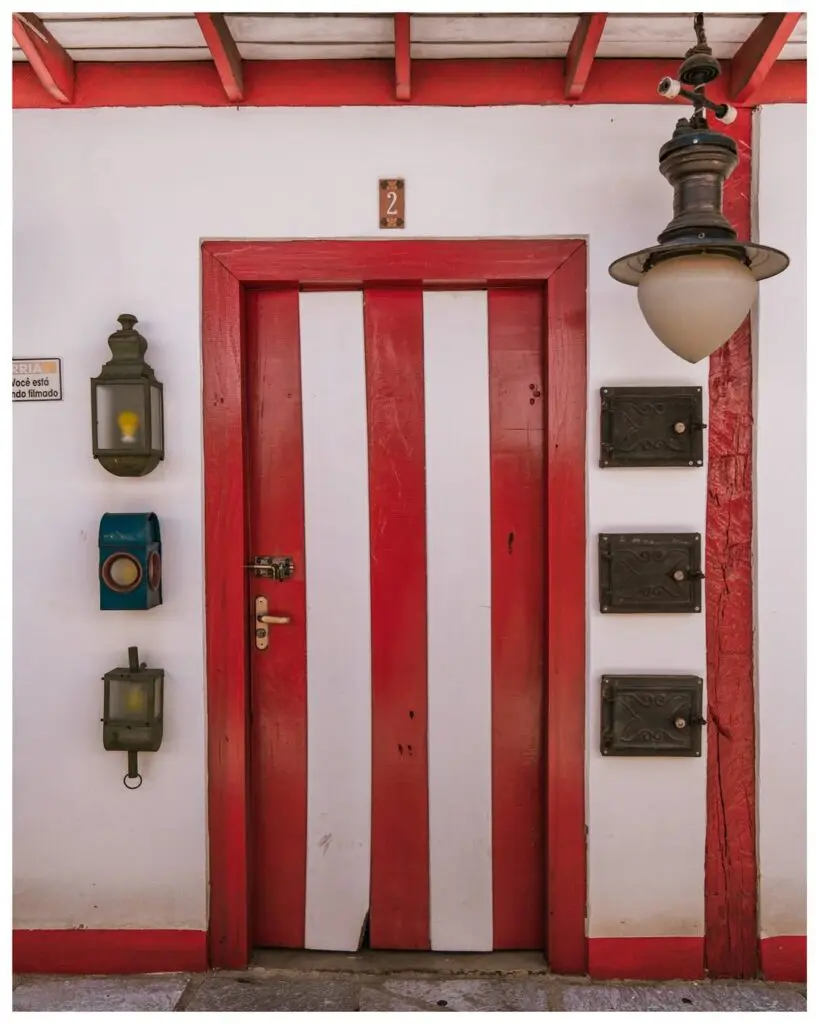 Portas coloridas preservam identidade do Centro Histórico de Pirenópolis