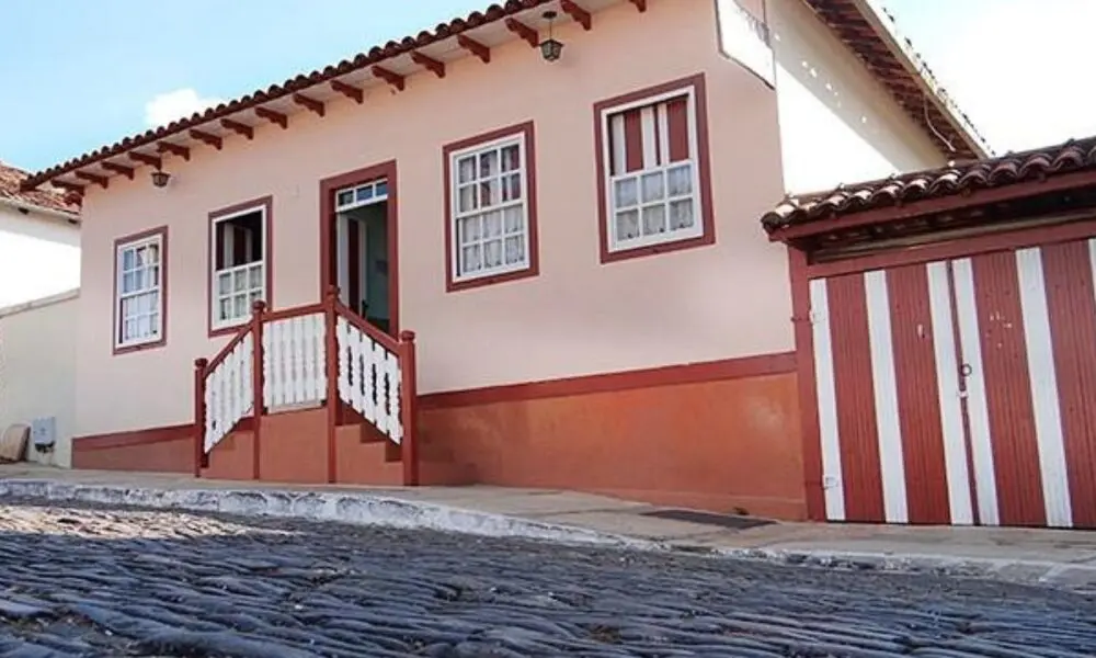 Rex Hotel em Pirenópolis: acomodação central com atendimento acolhedor