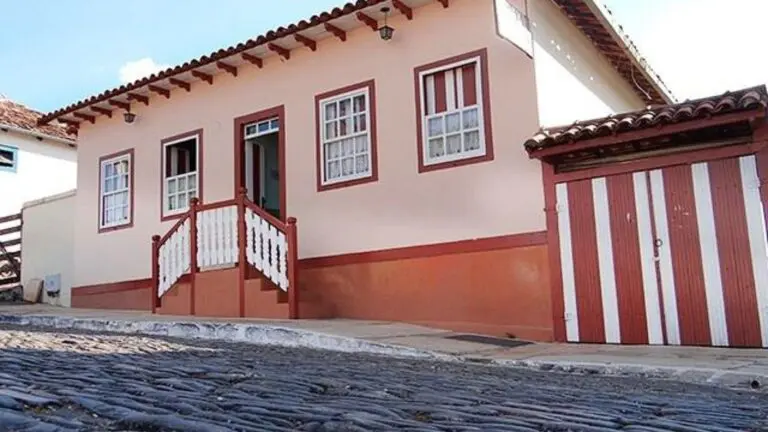 Rex Hotel em Pirenópolis: acomodação central com atendimento acolhedor