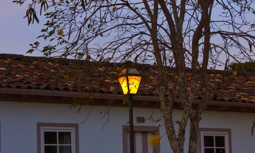 Luz acesa no fim da tarde em Pirenópolis