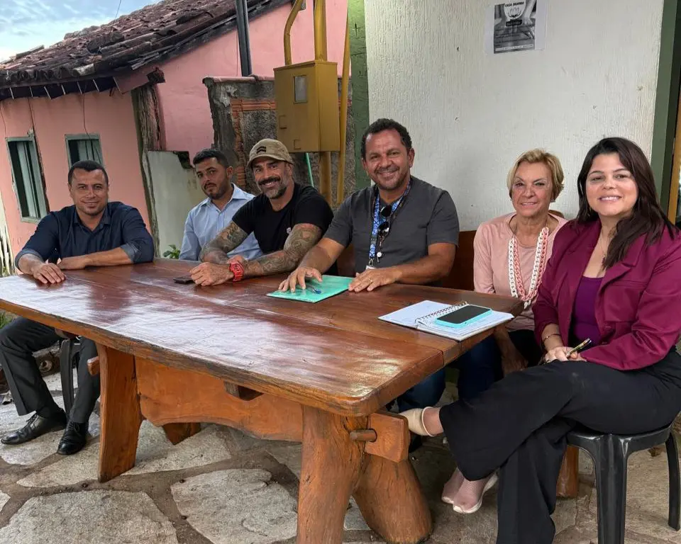 APAE Pirenópolis recebe veículo com apoio parlamentar
