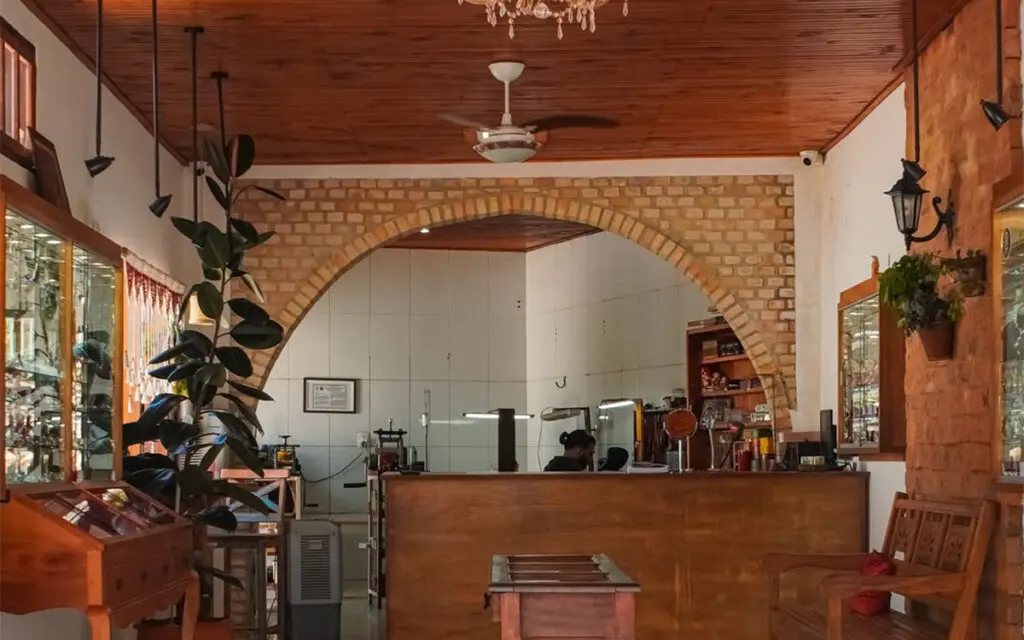 Ateliê da Filigrana encanta com joias artesanais em Pirenópolis