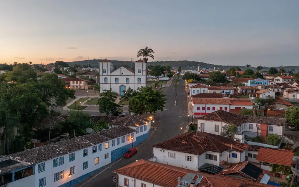 Entardecer sobre o eixo histórico de Pirenópolis