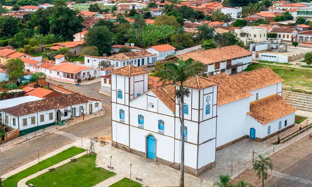 Igreja Matriz de Pirenópolis vista do alto revela o centro histórico