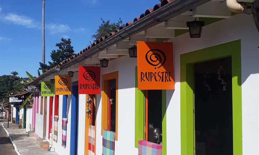 Rupestre Pirenópolis: tapeçaria e artesanato no Centro Histórico