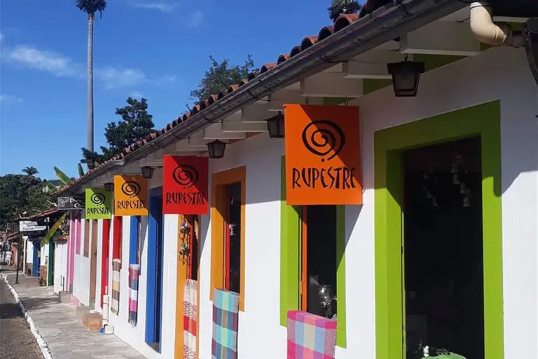 Rupestre Pirenópolis: tapeçaria e artesanato no Centro Histórico
