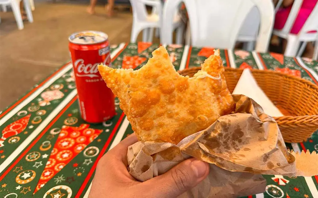 Trailer da Vila conquista público com pastéis artesanais em Pirenópolis