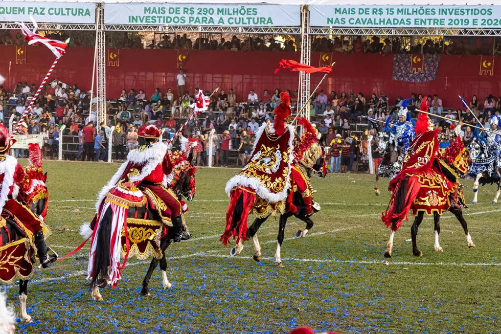 Cavalhadas Pirenópolis: horários, dias e como funciona