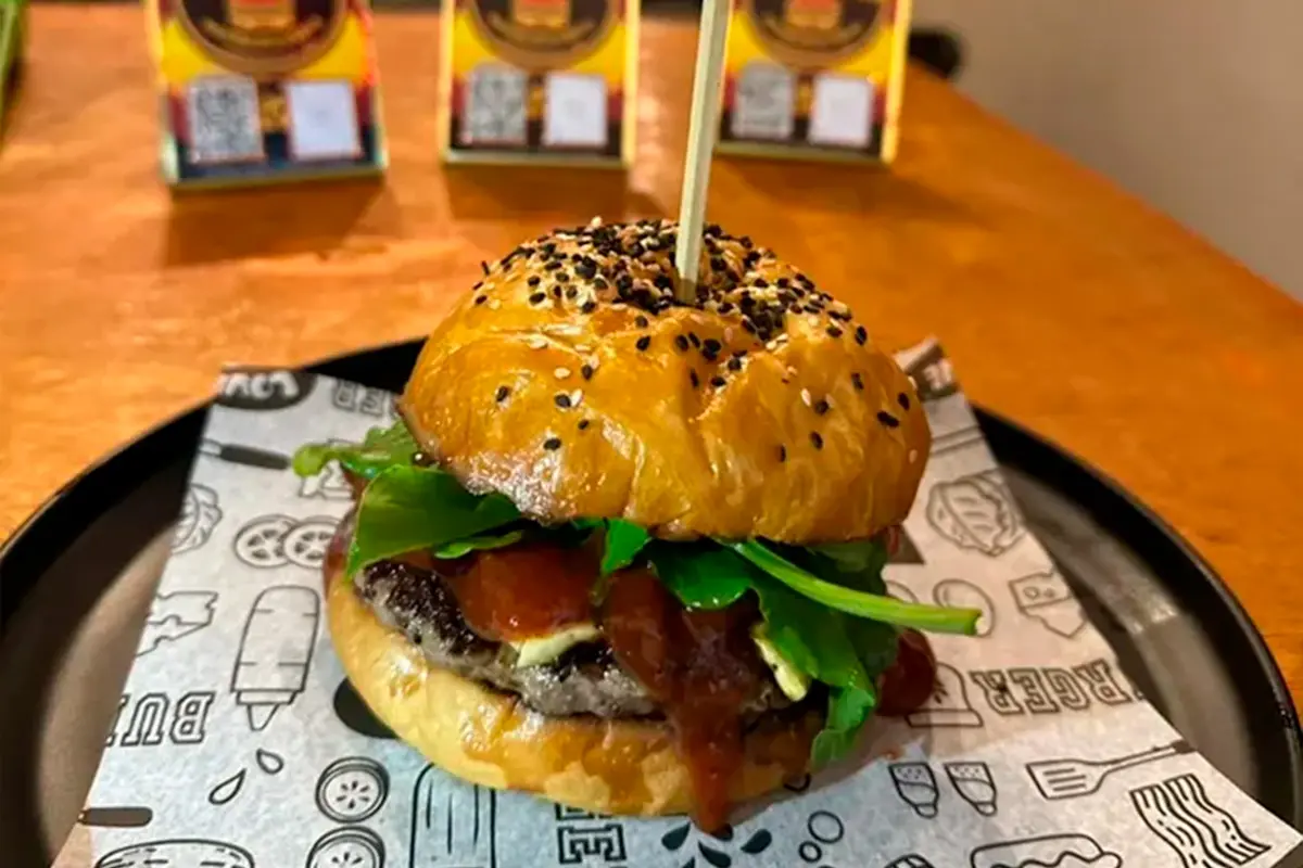 Onde comer hambúrguer em Pirenópolis? 5 opções do artesanal ao lanche