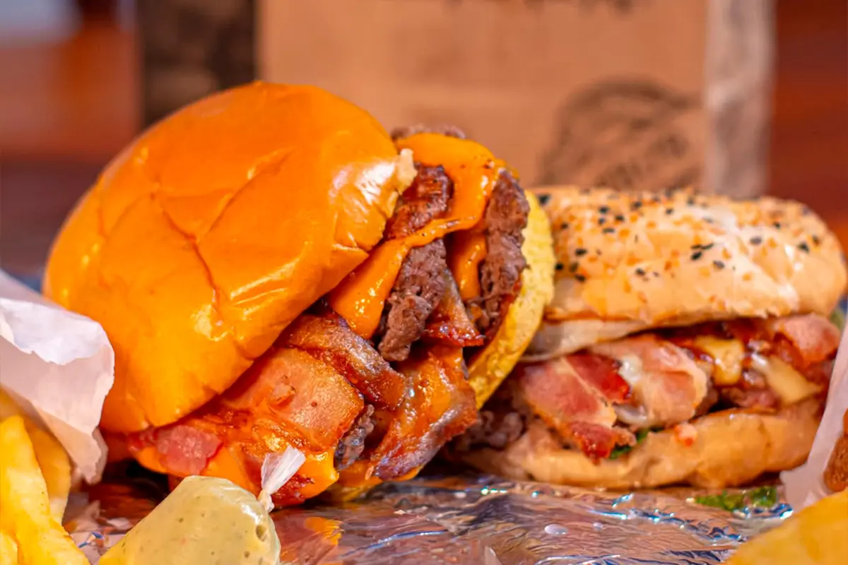 Onde comer hambúrguer em Pirenópolis? 5 opções do artesanal ao lanche