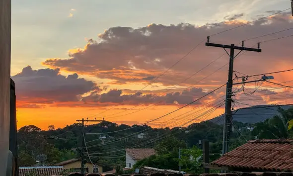 Pôr do sol Pirenópolis como a luz molda o horizonte