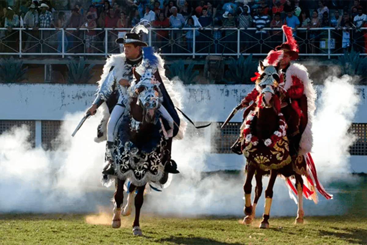 Cavalhadas Pirenópolis: Quem mais está ansioso pela festa?