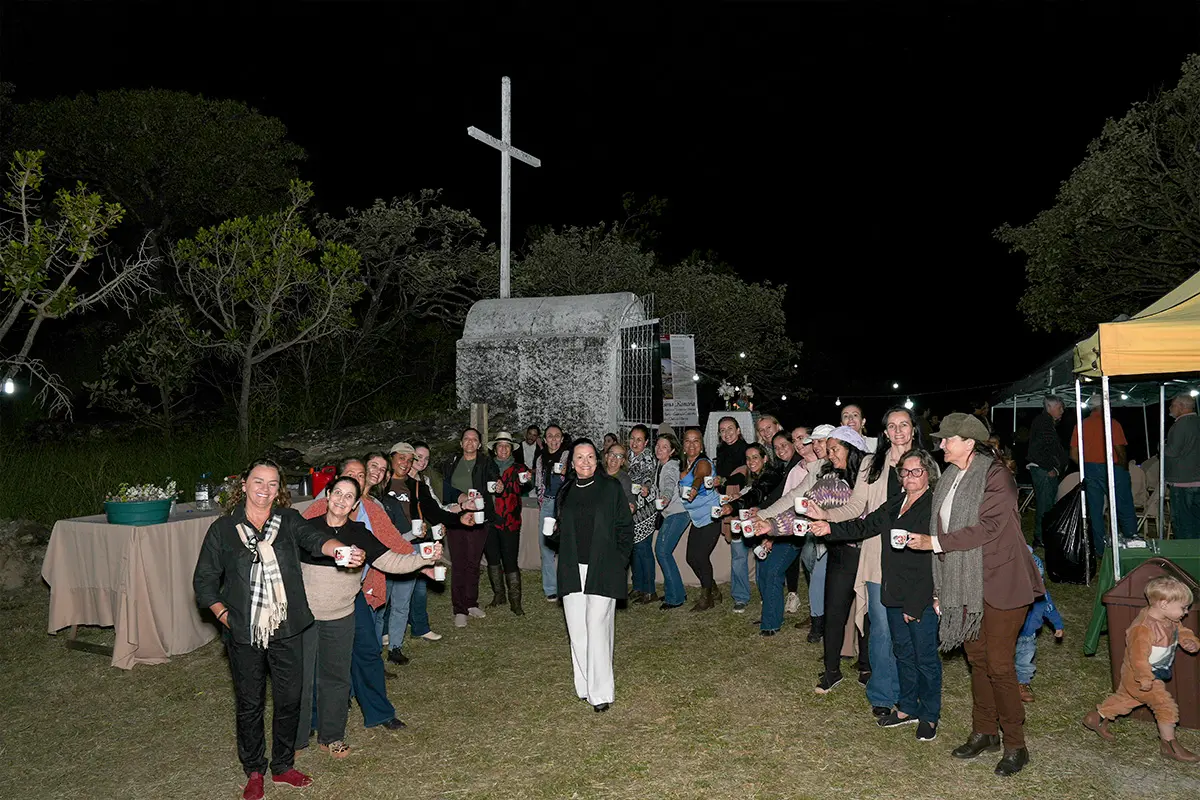 Du&iacute;lia se emociona ao homenagear o Dia das M&atilde;es