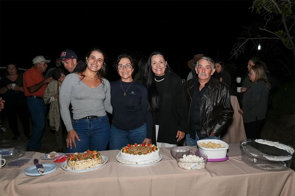 Du&iacute;lia se emociona ao homenagear o Dia das M&atilde;es