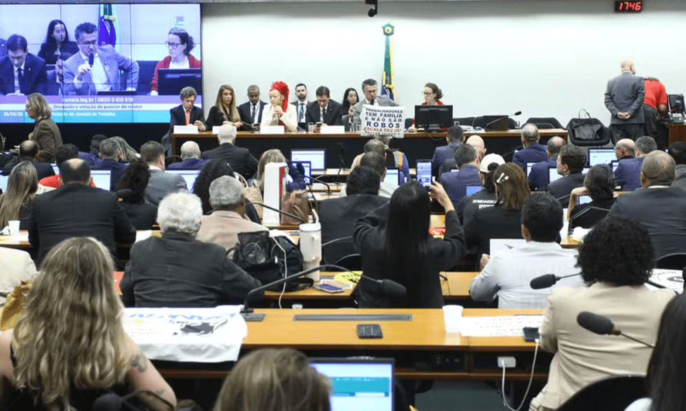Escala 6x1 tem votação adiada na Câmara dos Deputados