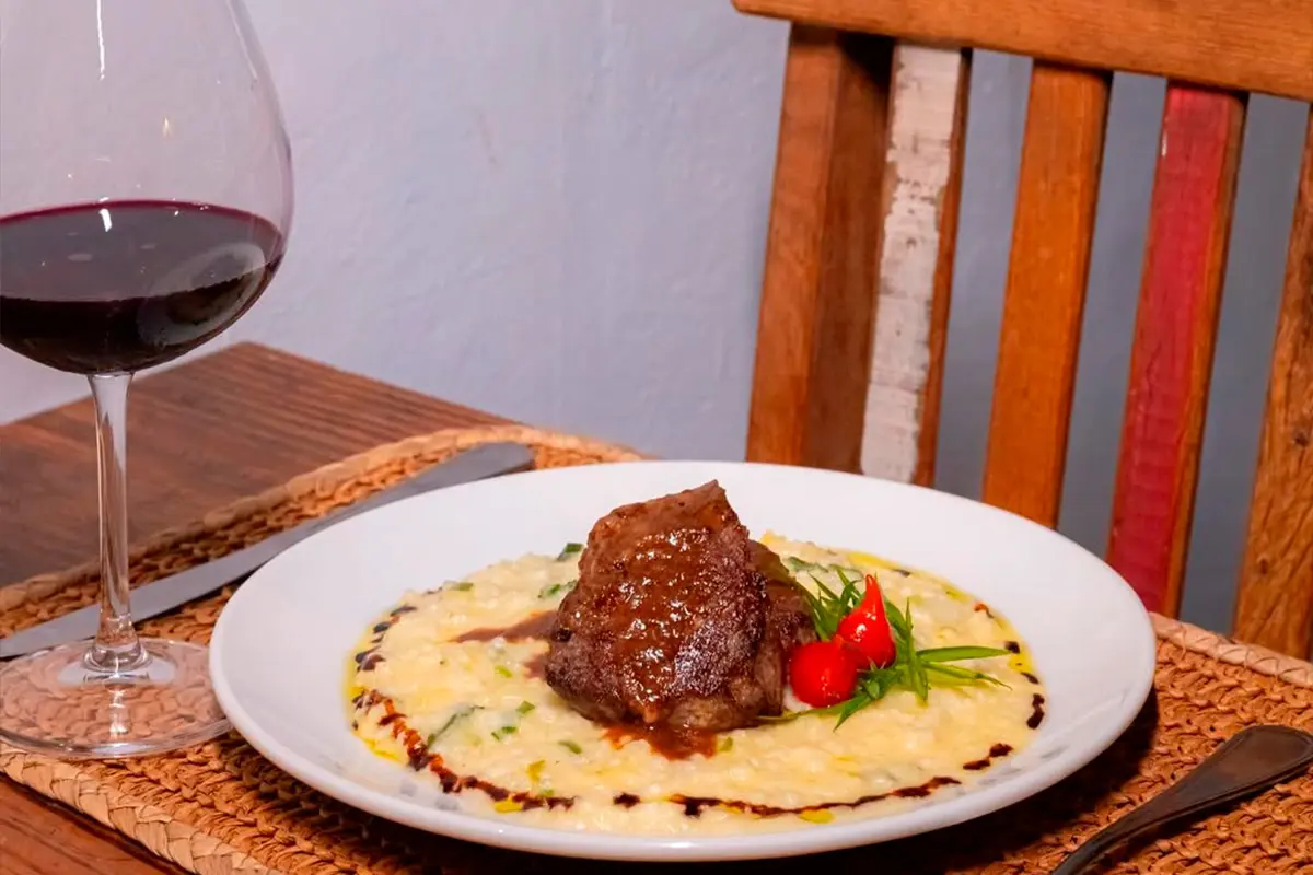 Frio em Pirenópolis: vinho e boa comida em 5 experiências