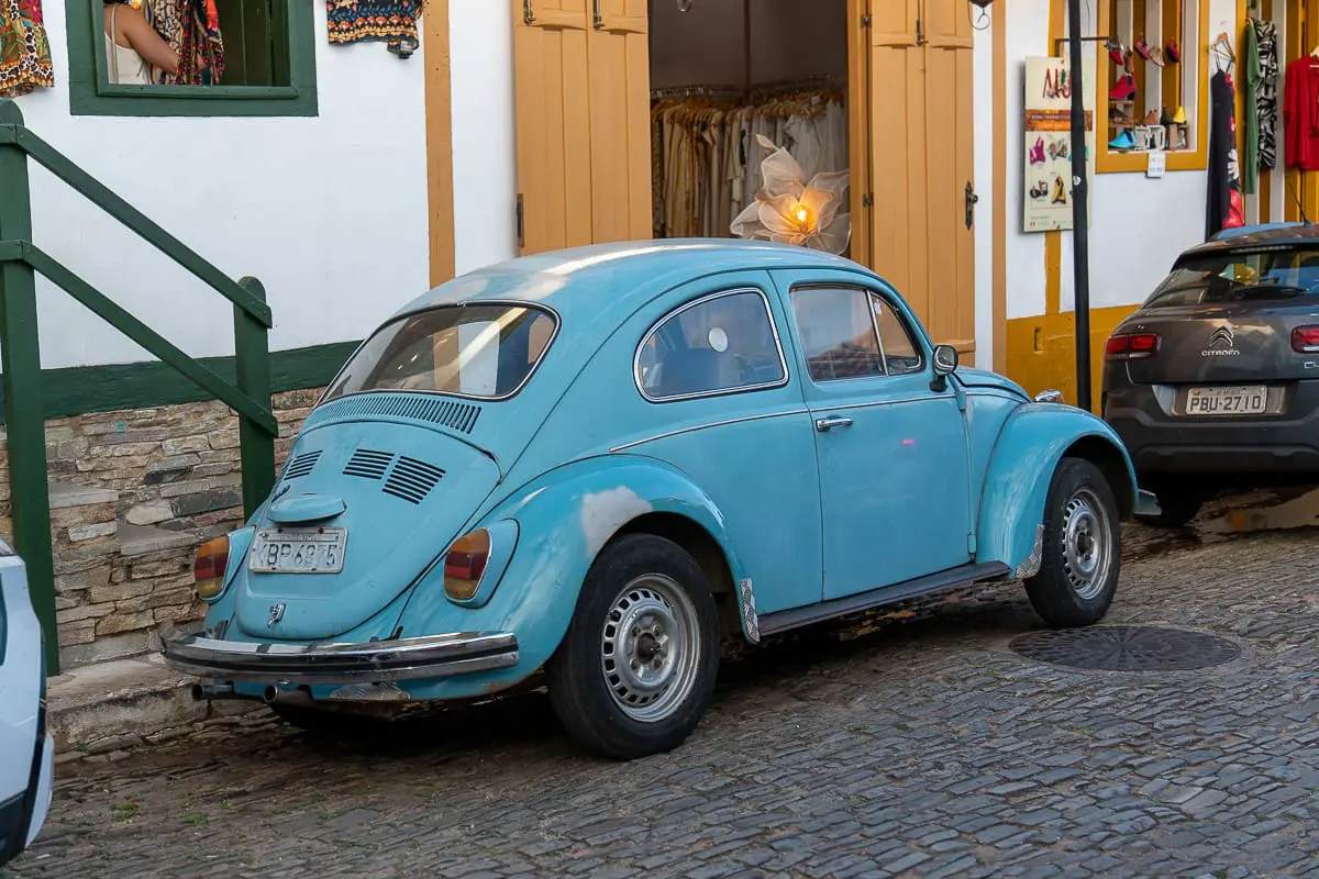 Fusca em Pirenópolis mantém charme nas ruas históricas