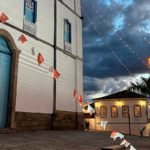 Igreja Matriz ainda carrega cores da Festa do Divino