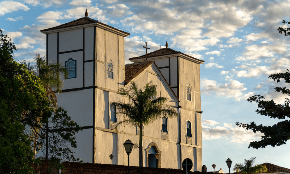Igreja da Matriz no entardecer em Pirenópolis