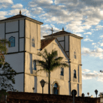 Igreja da Matriz no entardecer em Pirenópolis