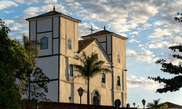 Igreja da Matriz no entardecer em Pirenópolis Igreja da Matriz no entardecer em Pirenópolis
