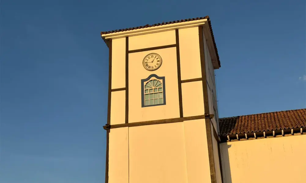 Torre da Matriz Pirenópolis: relógio e paisagem urbana