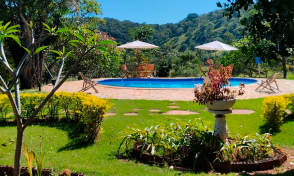 Casa das Flores Pirenópolis une charme e turismo de experiência.