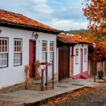 Clima de outono em Pirenópolis muda rotina com sol e frio 