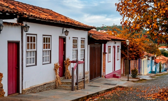 Clima de outono em Pirenópolis muda rotina com sol e frio
Clima de outono em Pirenópolis muda rotina com sol e frio