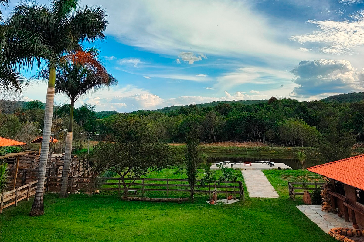 O Espaço Grendale é um refúgio em meio à natureza de Pirenópolis, ideal para hospedagem, eventos e celebrações especiais. Um ambiente que combina tranquilidade, conforto e cenários encantadores do Cerrado goiano.