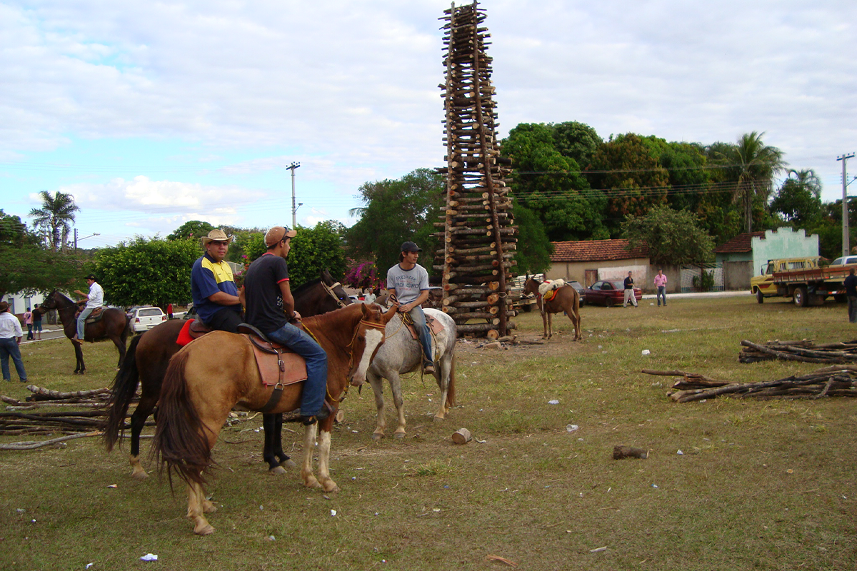 Festa de Caxambu em Pirenópolis preserva a tradição das romarias
