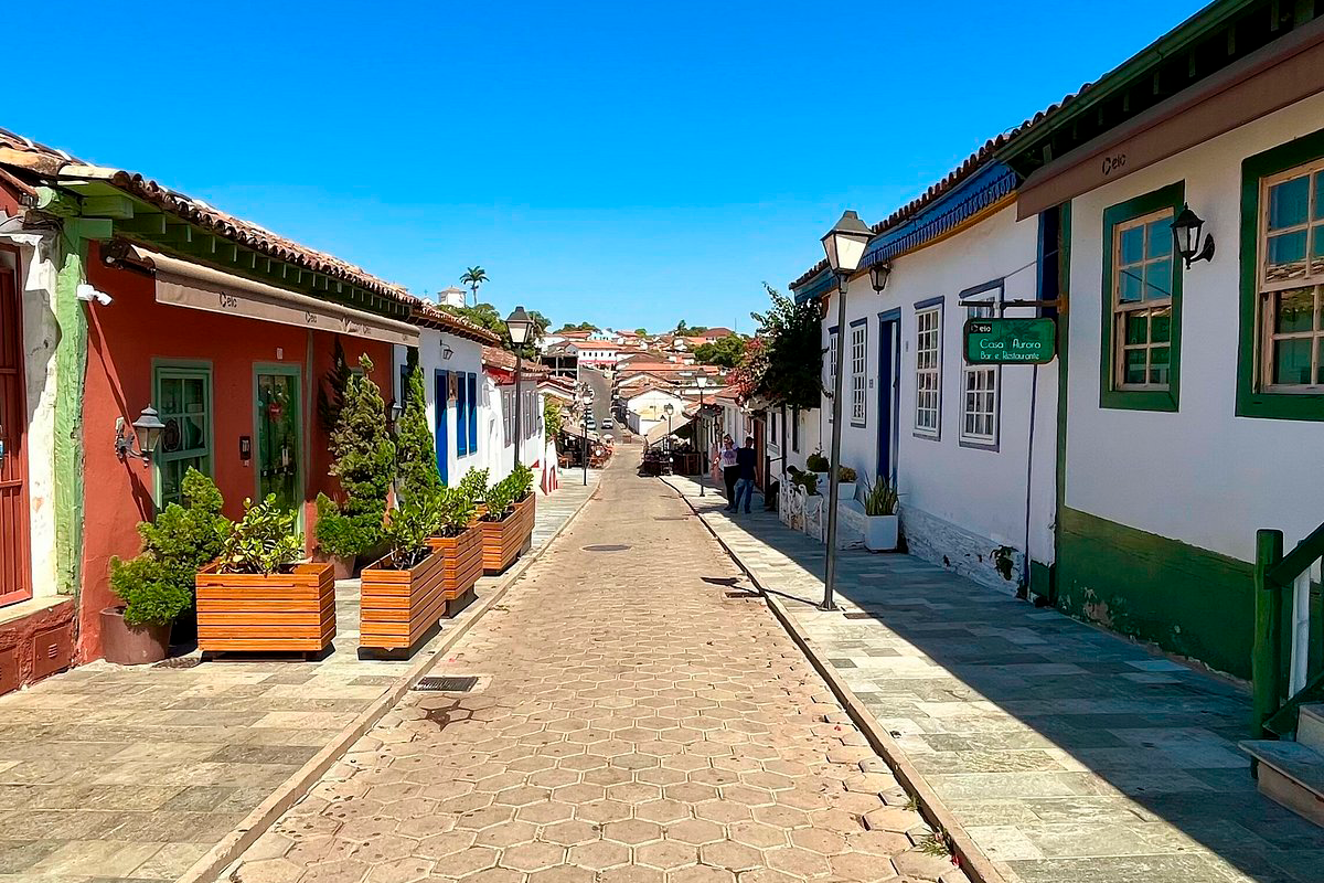 Homem agride amante, é levado à delegacia e tem fiança paga pela esposa