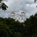 Igreja Matriz se destaca entre o verde de Pirenópolis