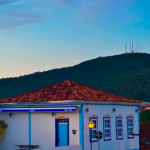 Morro do Frota emoldura o fim de tarde em Pirenópolis